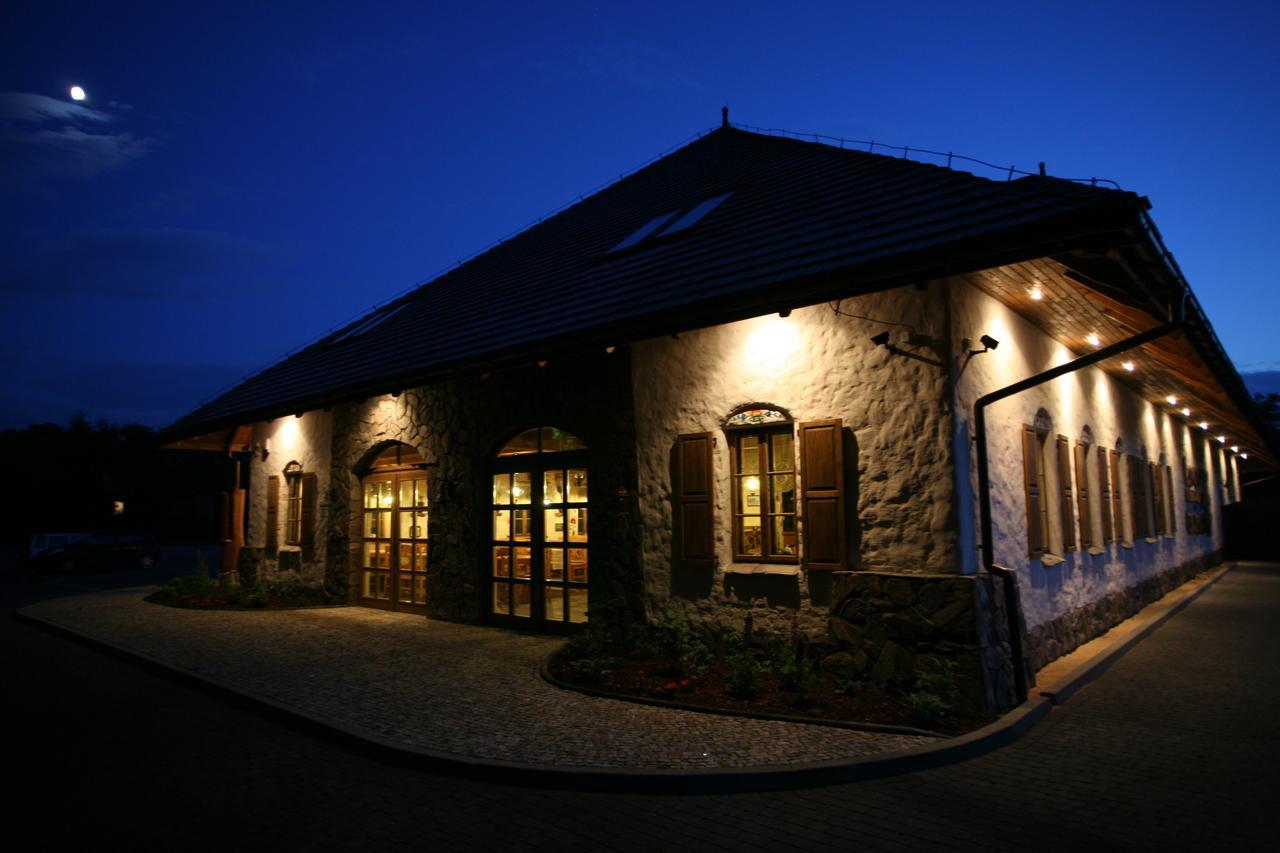 Lipowy Gosciniec Aparthotel Otwock Maly Exterior photo